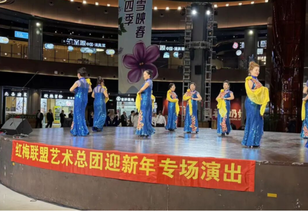 艺术演出暖冬日 两场公益演出在哈尔滨冰雪大世界圆满举行