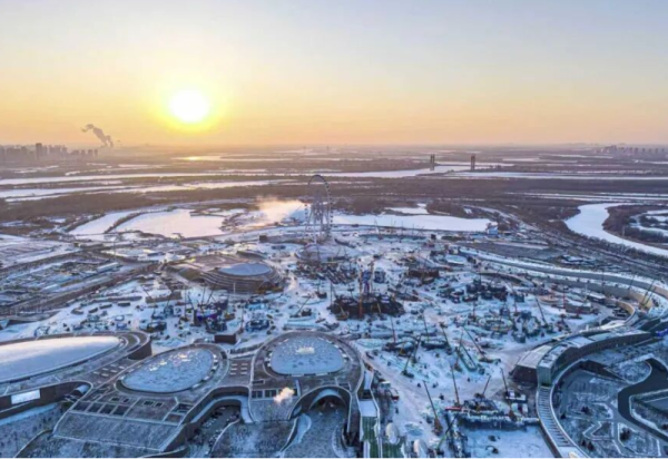 科技赋能保安全！哈尔滨冰雪大世界以北斗毫米级定位防偏移，全时段测温测压除隐患