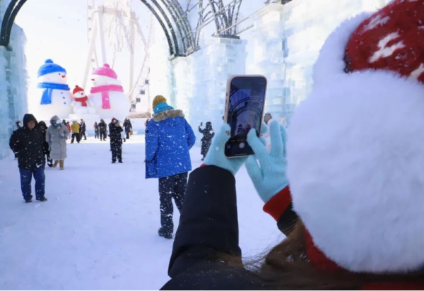 【媒体关注】哈尔滨冰雪大世界开园首日观察