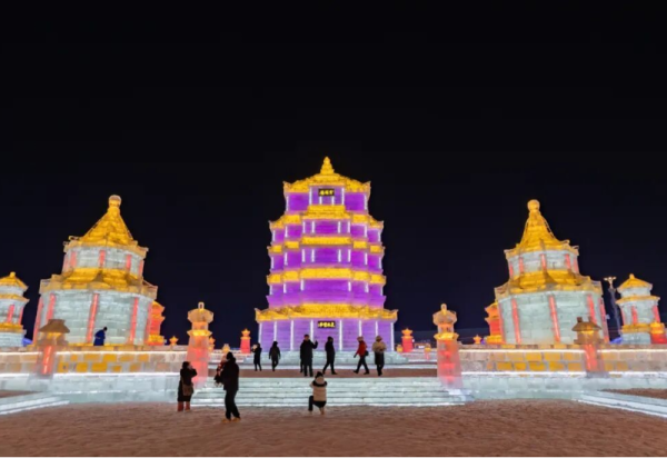 冰雕黄鹤楼火爆全网！网友：黄鹤楼来哈尔滨“出差”，完成一场长江与松花江的约定！