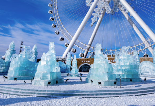 哈尔滨冰雪大世界“万马奔腾”——冰雪王国里的马年序章