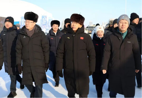 许勤在哈尔滨冰雪大世界调研检查