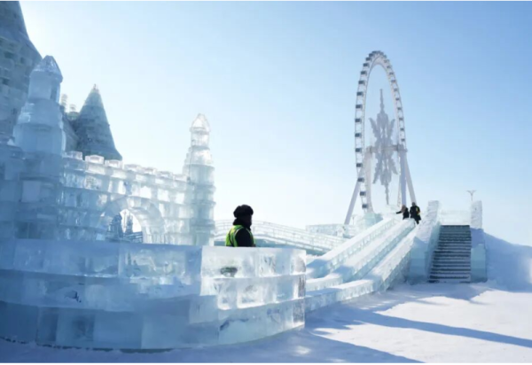 哈尔滨冰雪大世界滑梯全攻略，“滑”不多说，直接开整！