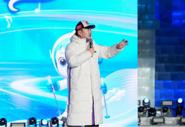 冰城“左右哥”文创上新！哈尔滨冰雪大世界周边让您把东北热情“袋”回家