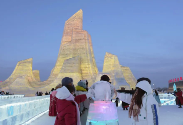冰灯启梦 点亮冰城 主塔点亮北京市主题日活动圆满举办