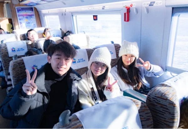 乘坐“哈尔滨冰雪大世界”主题高铁列车 赴一场北国童话之约
