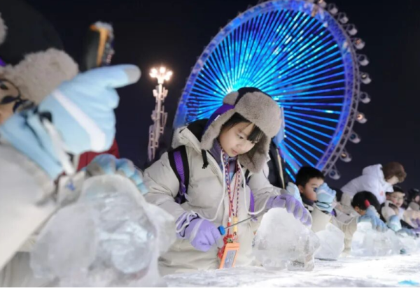 深广研学团打卡哈尔滨冰雪大世界 南北文化碰撞绽放冰城新火花