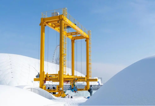 科技赋能：冰雕搭建机器人+健康管家监测体系共筑冰雪智能建造新标杆