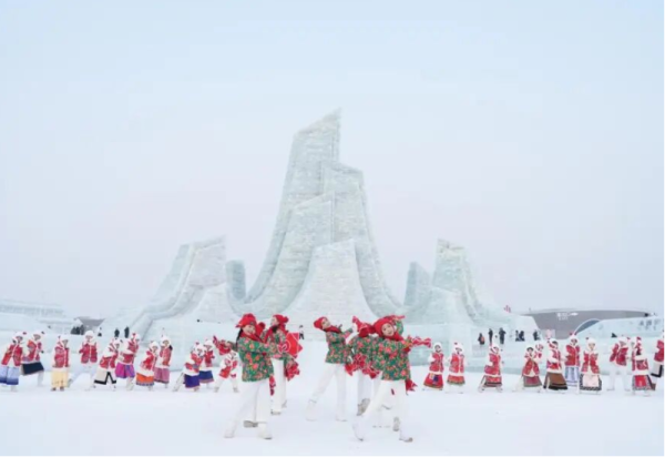 天籁童声迎新春  “乌苏宝宝”唱响哈尔滨冰雪大世界