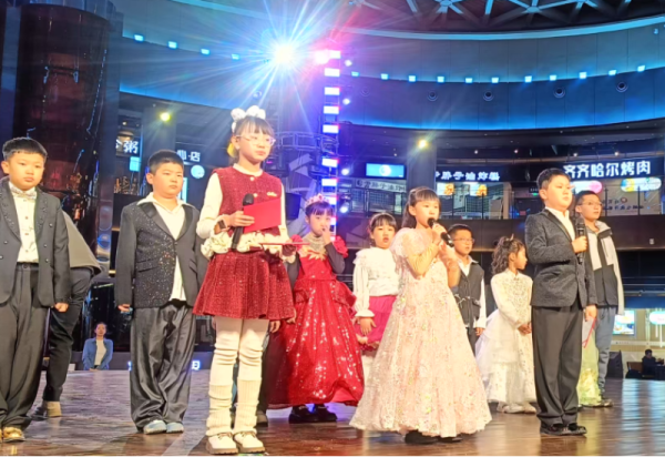 两场公益演出精彩上演 童真童趣飘满冰雪美食馆