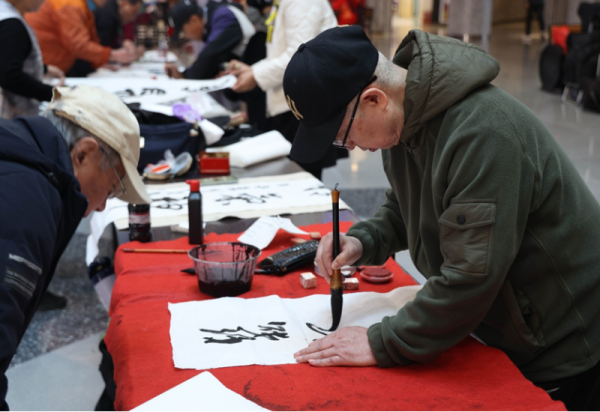 文艺装点春日 哈尔滨冰雪大世界公益演出系列活动持续升温