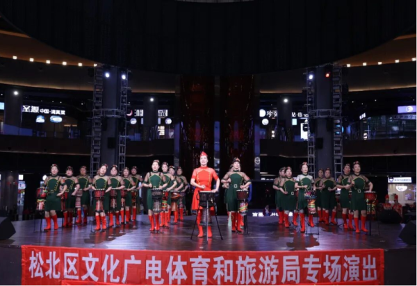 文艺藏烟火 童心向冰城 两场公益演出在冰雪美食馆暖心上演