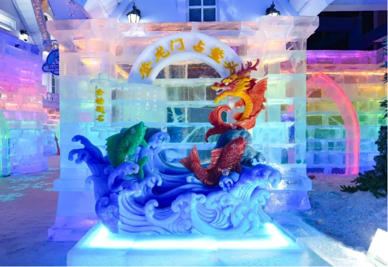 梦幻冰雪馆上新冰雕作品 “鱼跃龙门”，为莘莘学子送祝福！