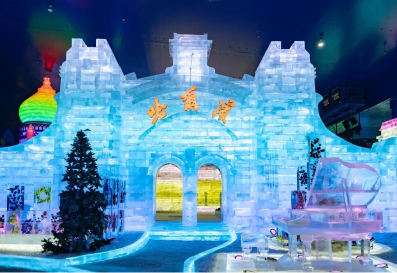 “五一”假期最后一天，当然要去梦幻冰雪馆赏冰乐雪！