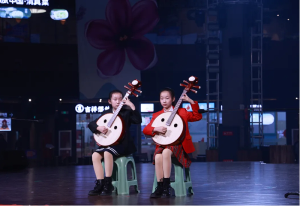 少年有声 乐润冰城 两场少儿专场演出在冰雪美食馆精彩绽放