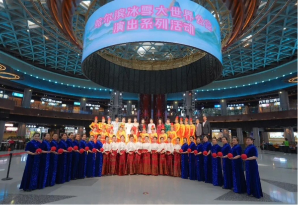 自信登台 风采绽放 新东北社区金色年华艺术团专场演出温情上演