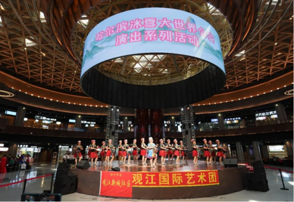 文艺相伴 共赴美好 两场公益演出在冰雪美食馆温情上演