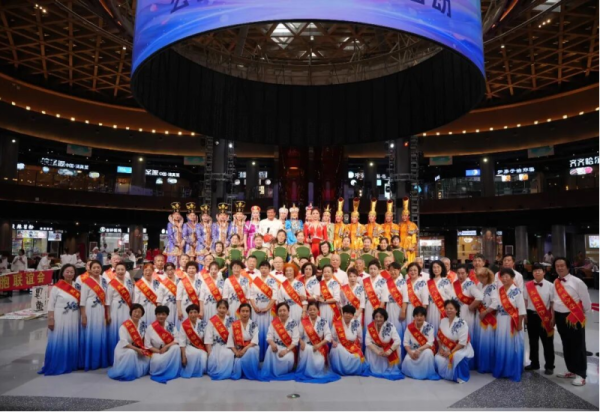 夏风传音 艺苑流光 两场公益演出在哈尔滨冰雪大世界圆满举行