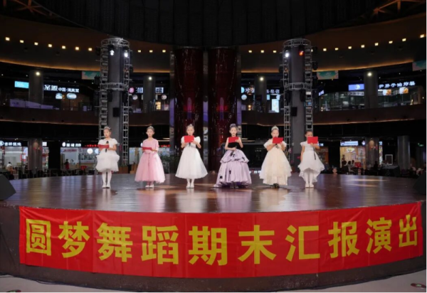 夏日舞台展风采 两场精彩演出在哈尔滨冰雪大世界轮番上演