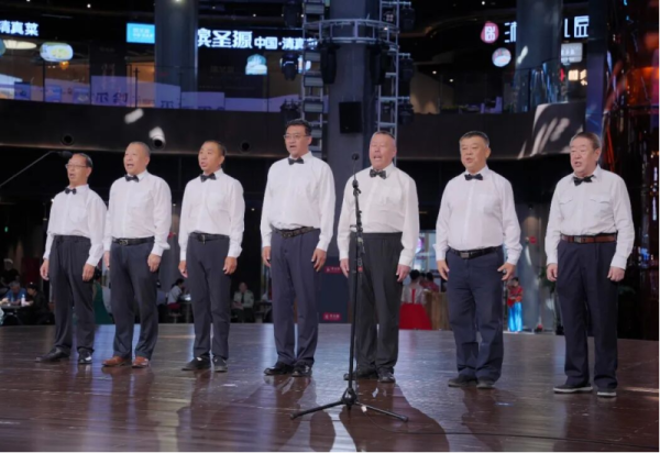 轻歌曼舞呈佳韵 满堂精彩悦人心 两场演出在哈尔滨冰雪大世界圆满上演