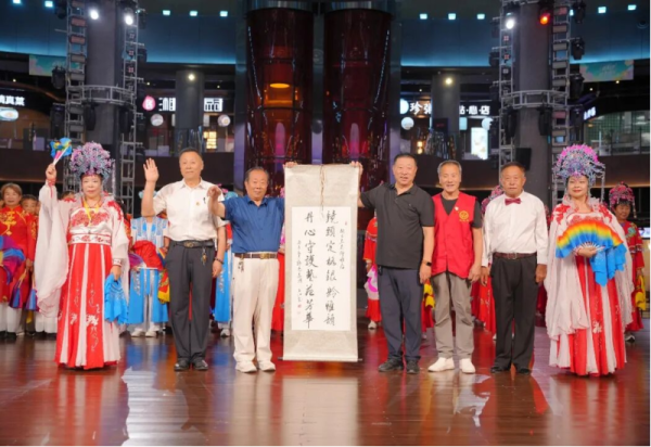 群众文艺展风采 精彩演出齐登台 两场文艺演出在哈尔滨冰雪大世界顺利上演