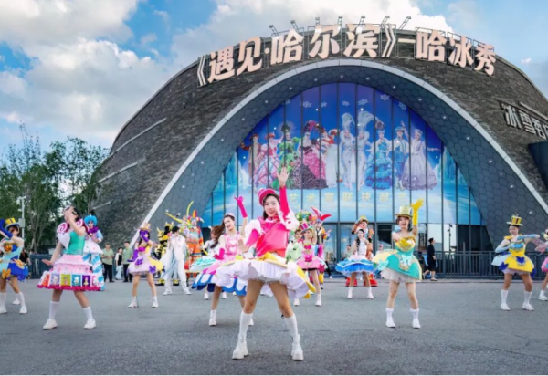 啤酒节保姆级观演攻略！花样滑冰、国风NPC互动、花车巡游、万人蹦迪全都有！