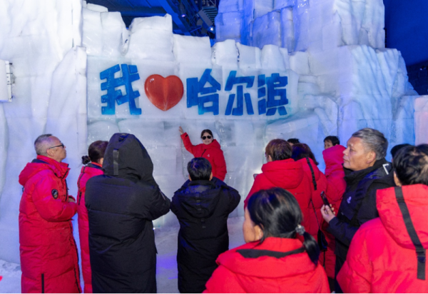 三伏天冰雪“热”，梦幻冰雪馆热度攀升、人气爆棚！