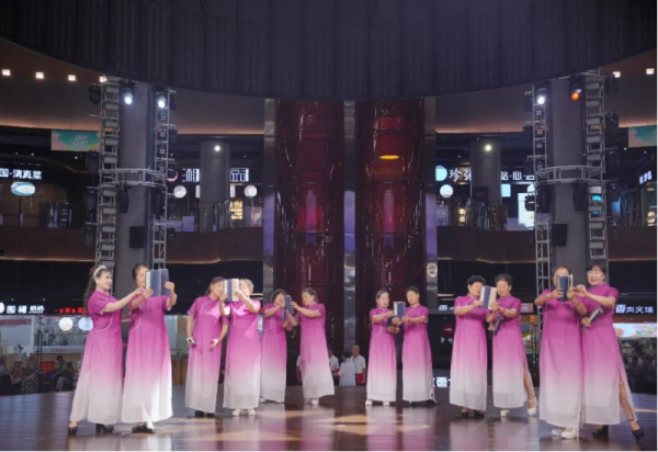 缤纷舞台悦盛夏 两场精彩文艺展演在哈尔滨冰雪大世界精彩开演