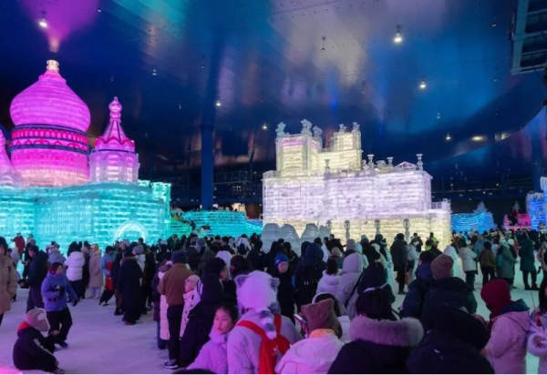 【媒体关注】伏天消暑好去处 哈尔滨冰雪大世界梦幻冰雪馆解锁夏日清凉
