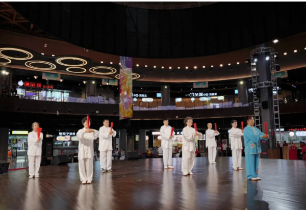 流光逐韵 艺启华章 三场文艺展演在哈尔滨冰雪大世界收获满堂彩
