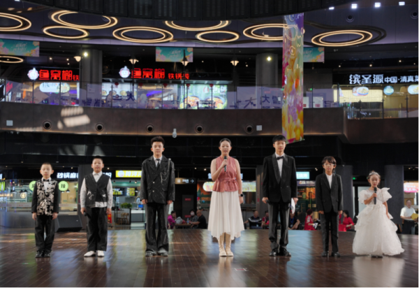 多元舞台轮番上演 精彩演出点亮哈尔滨冰雪大世界秋日时光