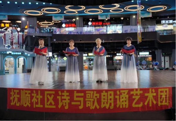 艺彩纷呈绽冰城 两场文艺演出在哈尔滨冰雪大世界温情上演