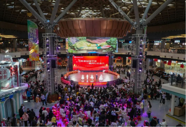 舞台藏热爱 文艺展风采 两场公益演出在冰雪美食馆圆满上演